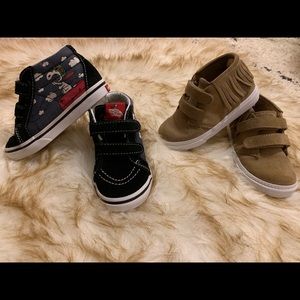 2 pairs of toddler 8 Velcro sneakers Vans & Gap